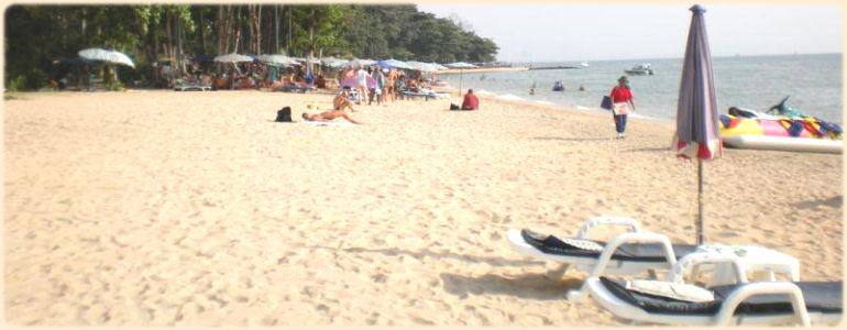 The Dongtan Beach between Jomtien and Pattaya Thailand, with direct access to our holiday apartments or studios